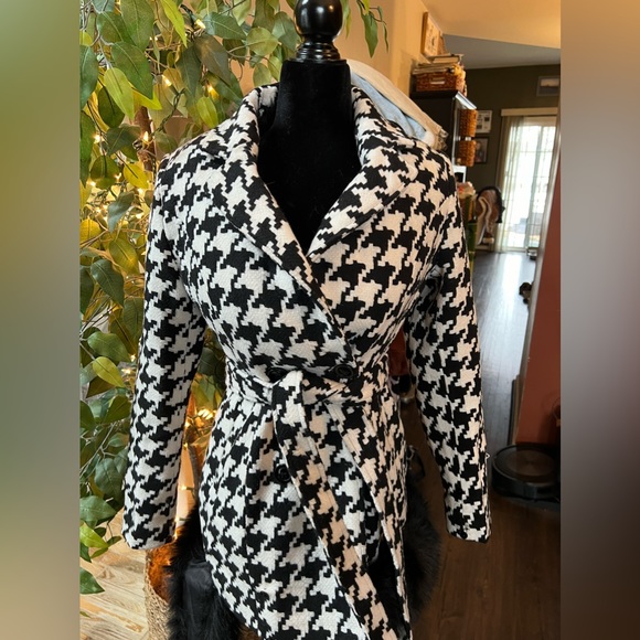 New listing added for this updated coat style!STUNNING Houndstooth Coat - Picture 8 of 8